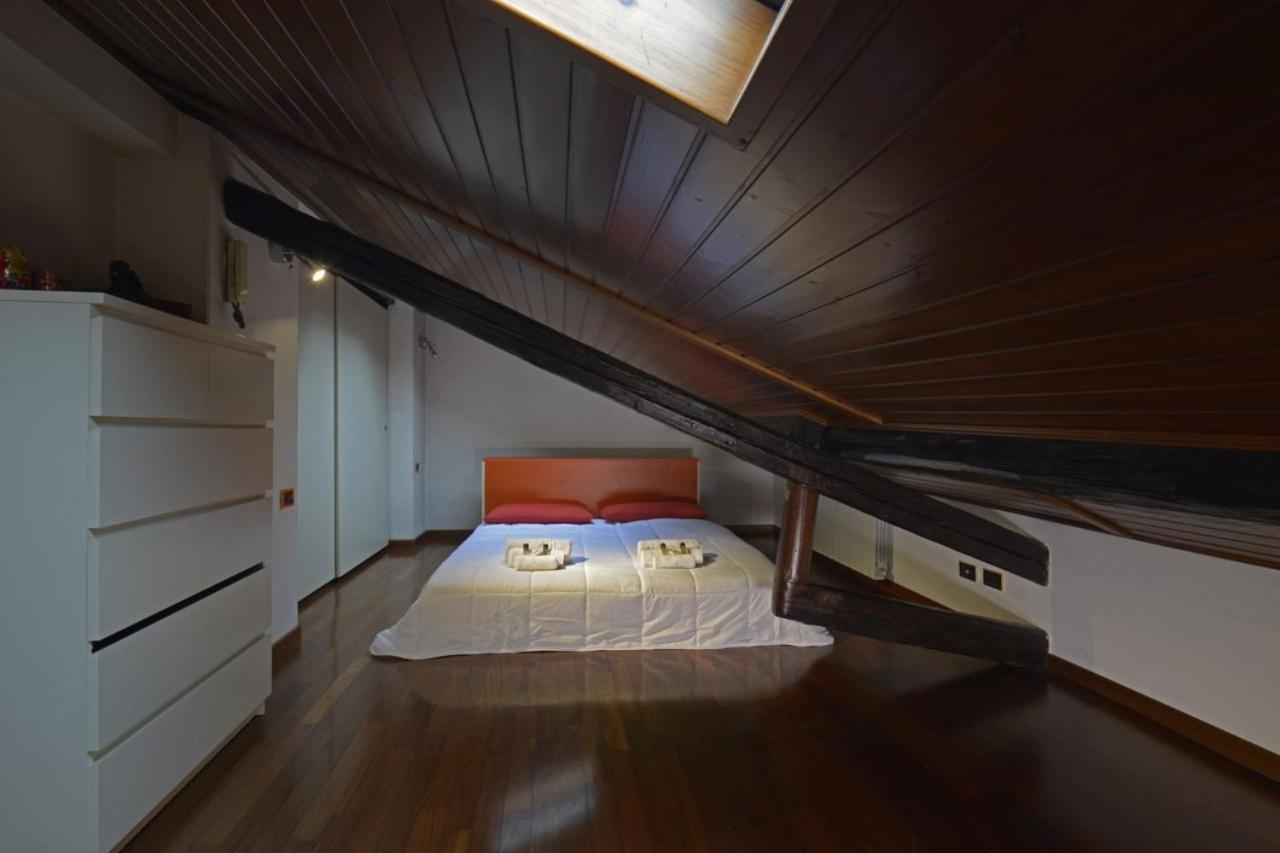Cenisio - Corso Sempione Accogliente Mansarda Di Design Apartment Milan Bagian luar foto